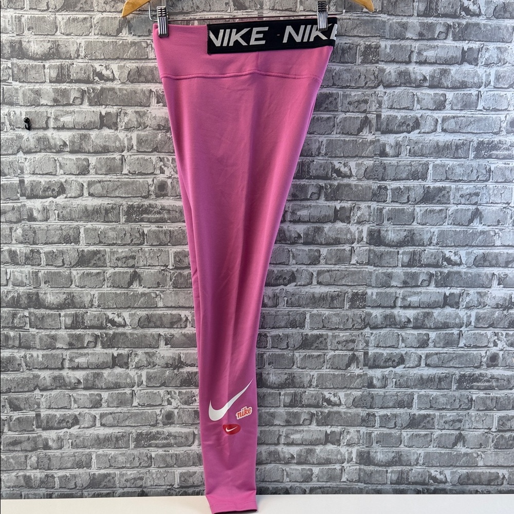 Nike‎ Vibrant Pink Leggings